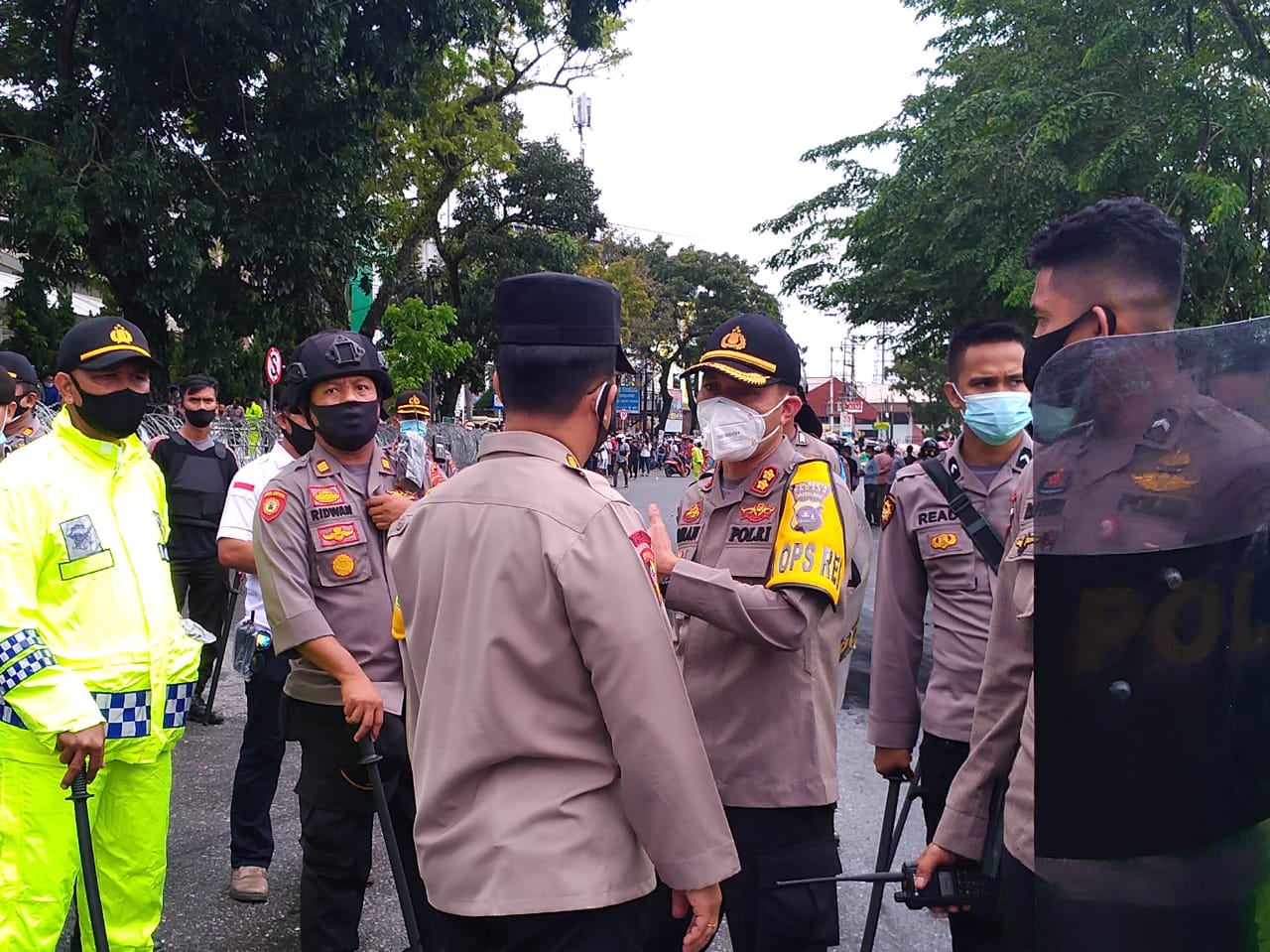 84 Orang Diduga Perusuh Diamankan Saat Demo Tolak UU Cipta Kerja di Padang