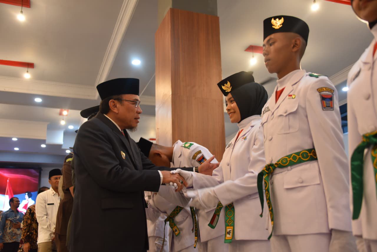 Paskibra HUT RI ke-80 di Kota Padang Dikukuhkan