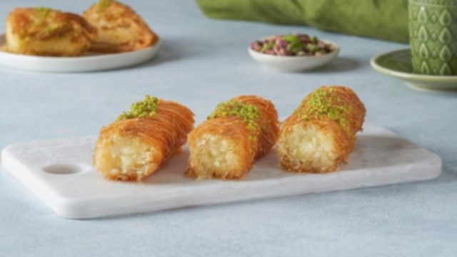 Membuat Kunafa Roll Cake Enak: Resep Mudah Dicoba Sendiri
