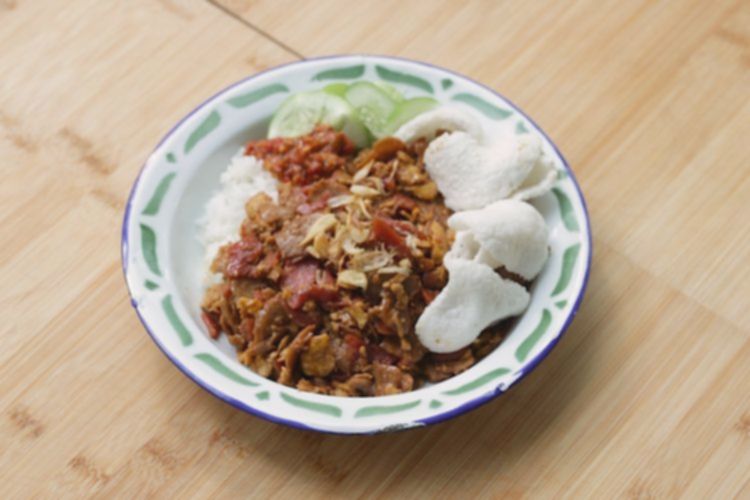 Cicipi Pedasnya Nasi Gila Menteng, Bikin Nagih dan Nambah Nasi
