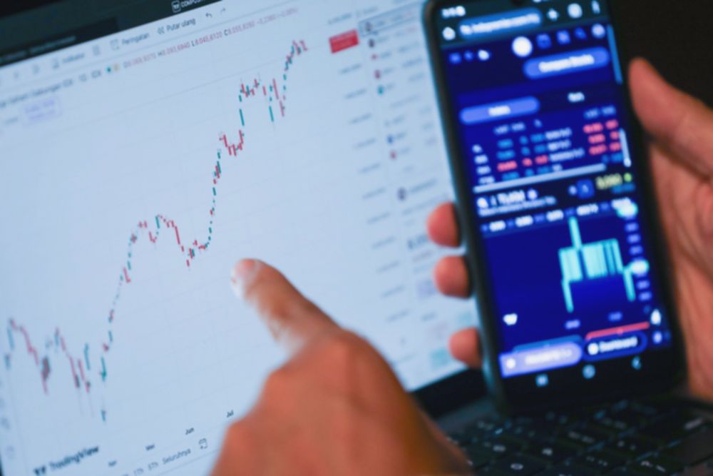 BEI Suspensi Saham PUDP dan ATAP, Harga Terus Melonjak