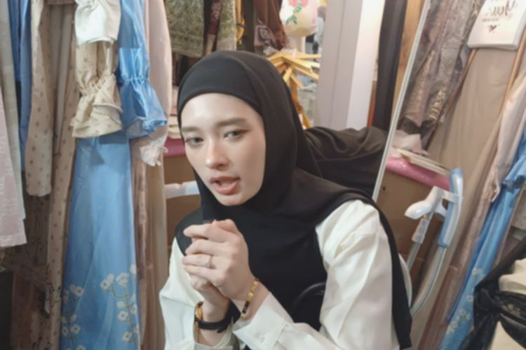 Inara Rusli Dilaporkan Selingkuh, Pilih Bungkam Soal Pertanyaan.