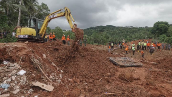 Evakuasi Longsor Cilacap: Korban Diduga Tertimbun Delapan Meter