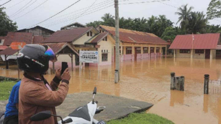 PLN Geser Cepat Menara Darurat, Pulihkan Listrik Sumatera Pasca Banjir