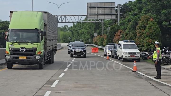 Polisi Rekayasa Arus, Kendaraan Serbu Tol Solo Saat Libur Nataru