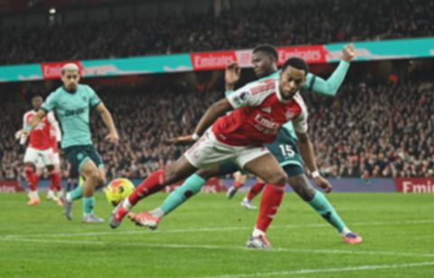 Hasil Liga Inggris: Drama gol bunuh diri di menit akhir, Arsenal tekuk Wolves