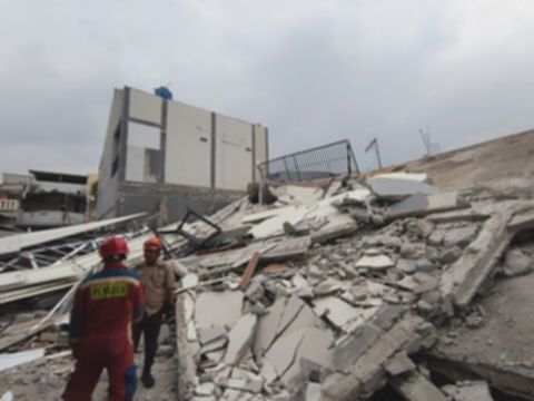 Atap Parkiran Jakut Ambruk, Enam Anak Nyaris Tertimpa