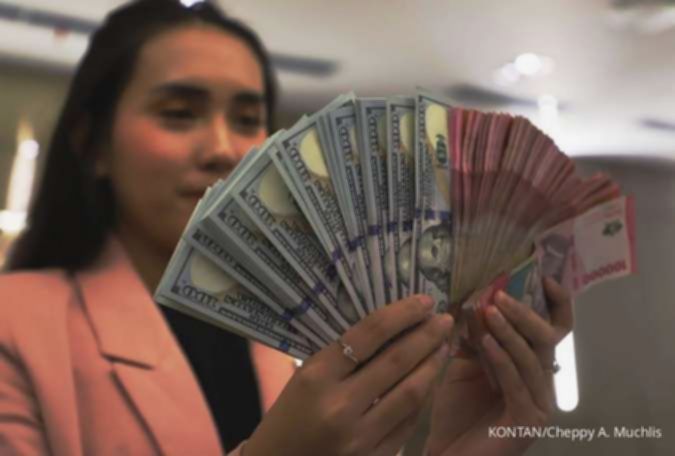 Rupiah Berjuang, Volatilitas Hantui Meski Dolar AS Melemah