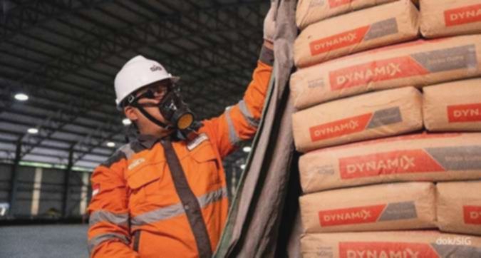 Industri semen diproyeksi pulih pada 2026, intip prospek SMGR dan INTP