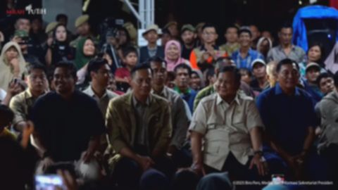 Prabowo Kunjungi Pengungsi Batang Toru, Bupati Tapsel Sampaikan Apresiasi