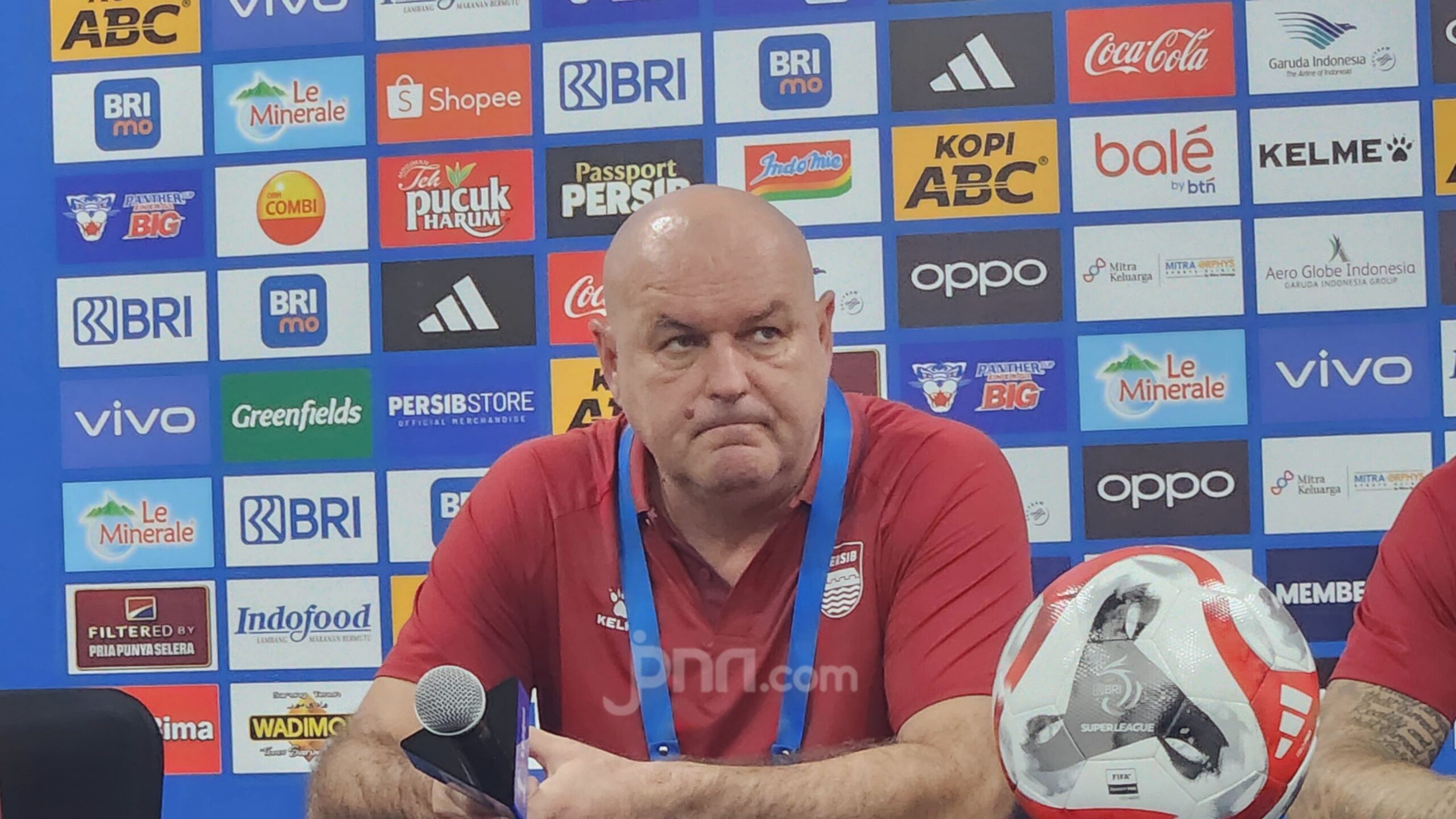 Dewa United Melempem, Persib Bandung Waspadai Akhir Musim