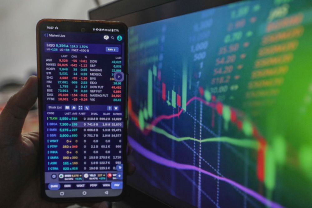 IHSG Melemah Senin, ADRO dan SRTG Jadi Rekomendasi Saham