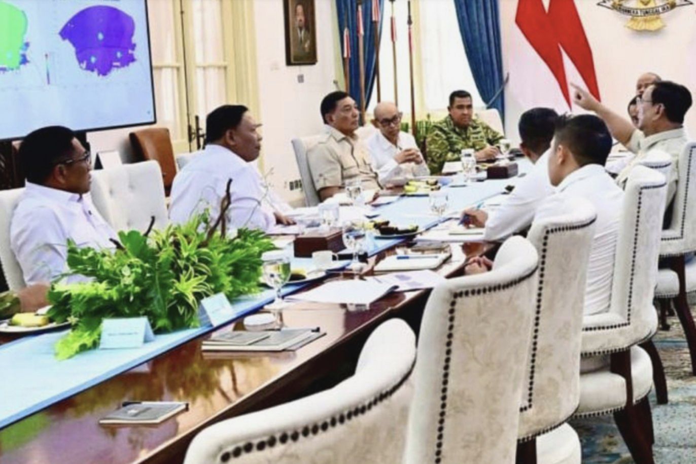 Prabowo Pimpin Rapat, Bahas Pembangunan Tanggul Laut Raksasa