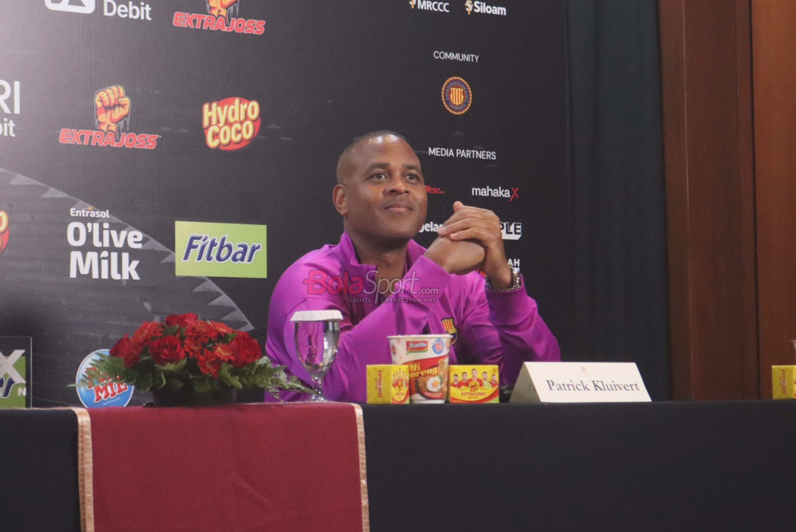 Patrick Kluivert Umumkan Absen Bela Barcelona Legends di GBK