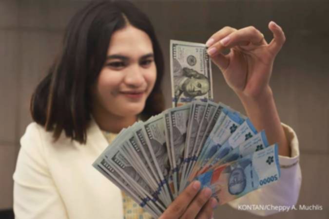Rupiah Melemah ke Rp17.667, Begini Proyeksi Pergerakan di Jumat Besok