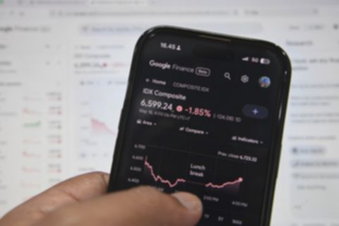 IHSG Diprediksi Melemah Jelang Pidato Kebijakan Ekonomi Prabowo di DPR