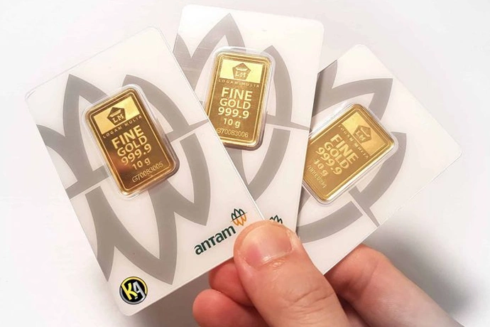 Harga Emas Antam Turun Rp50 Ribu per Gram Hari Ini