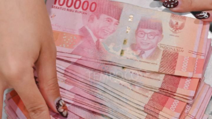 Rupiah Melemah, Sejumlah Bank Jual Dolar AS Tembus Rp18 Ribu