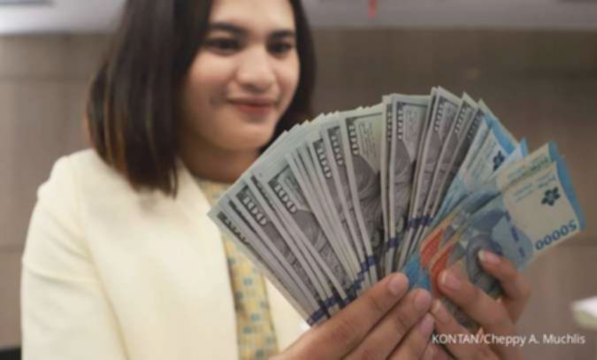 Rupiah Terus Melemah, Industri dan Tenaga Kerja Terancam