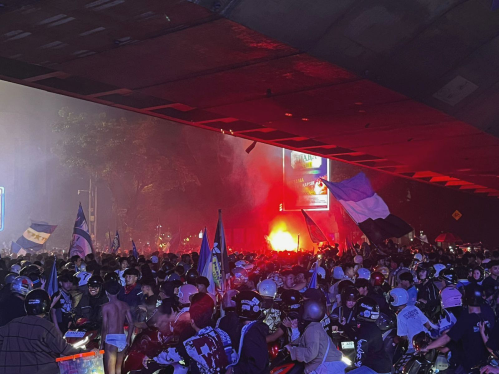Bobotoh Rayakan Gelar Juara Persib, Arus Lalu Lintas Bandung Lumpuh