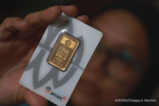 Harga Emas Antam Turun Rp32.000, Selisih Jual-Beli Kian Melebar