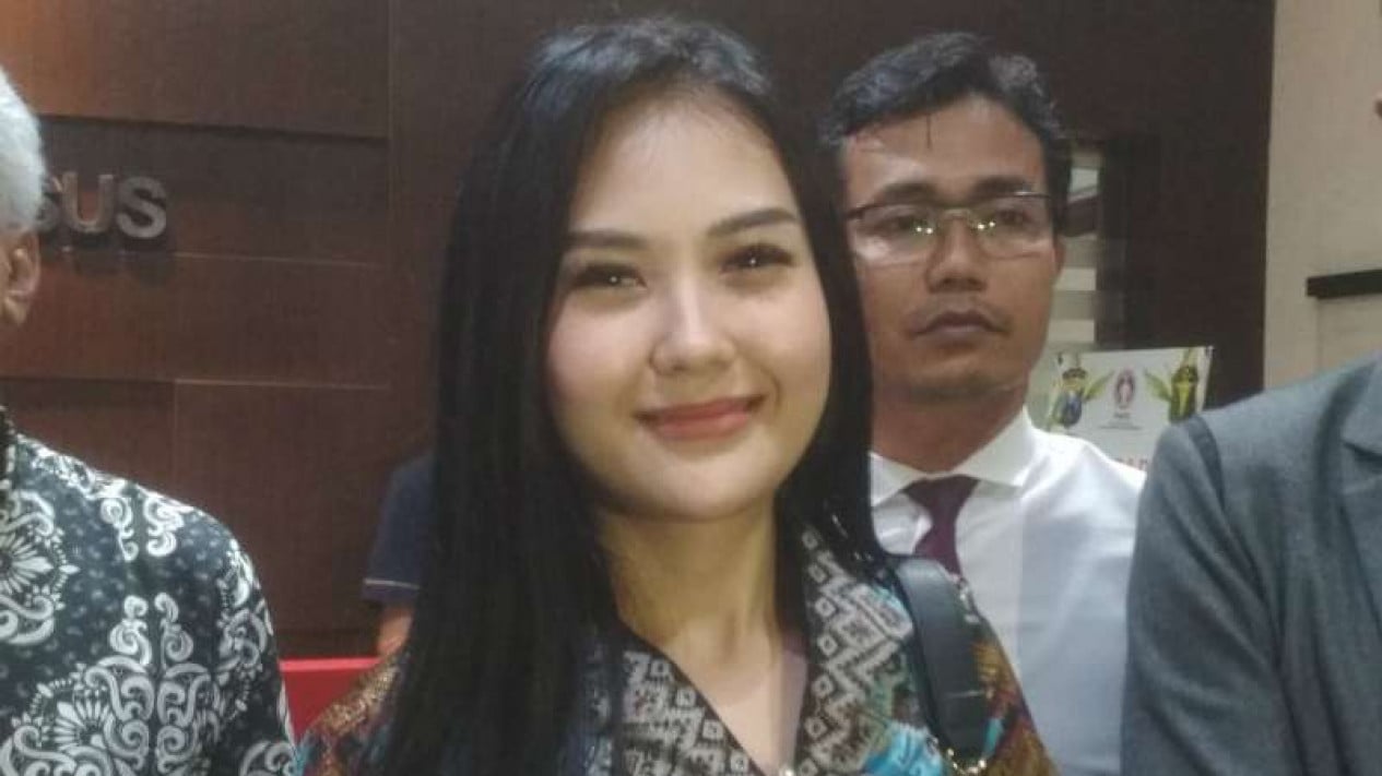 Sarah Gibson Ungkap Dugaan Perselingkuhan Suami, Publik Heboh