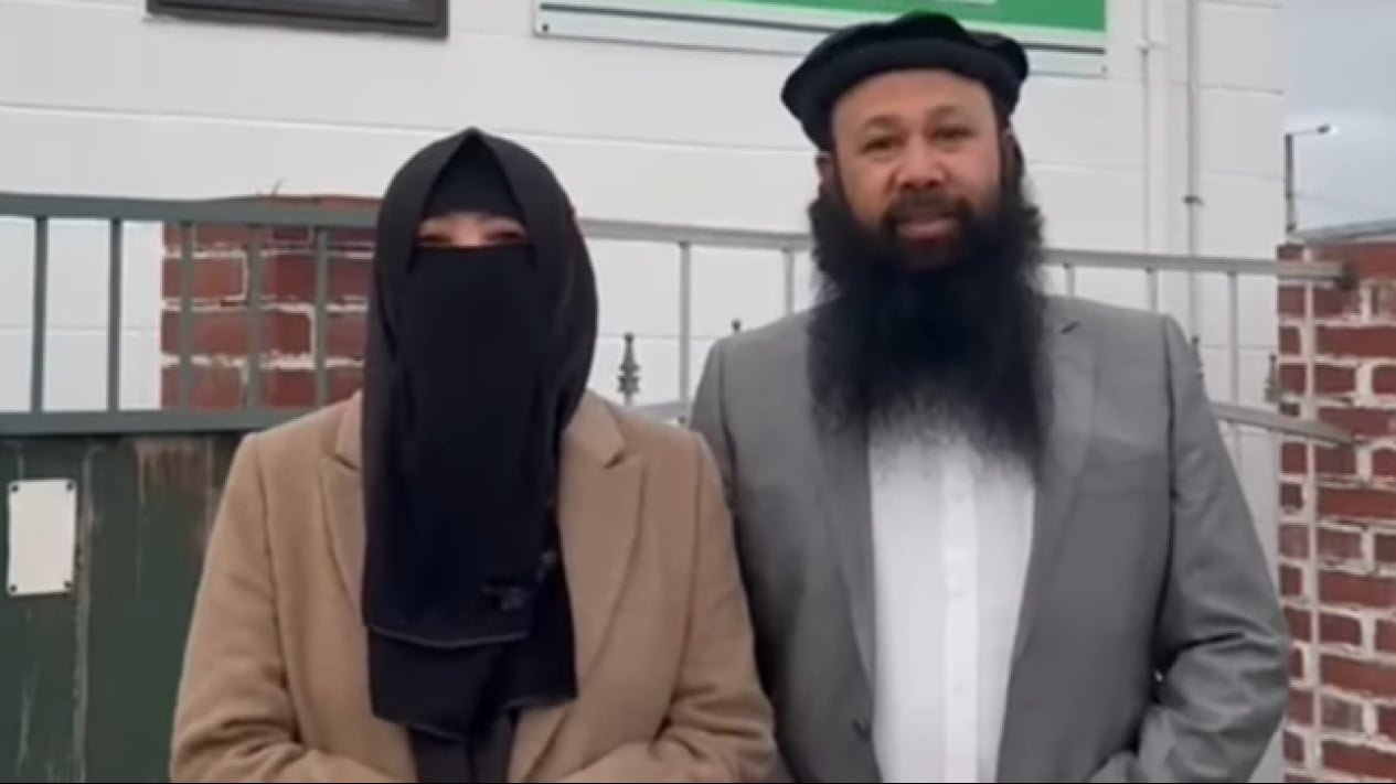 Peggy Melati Sukma Hijrah, Bercadar, dan Kelola Peternakan Bersama Suami