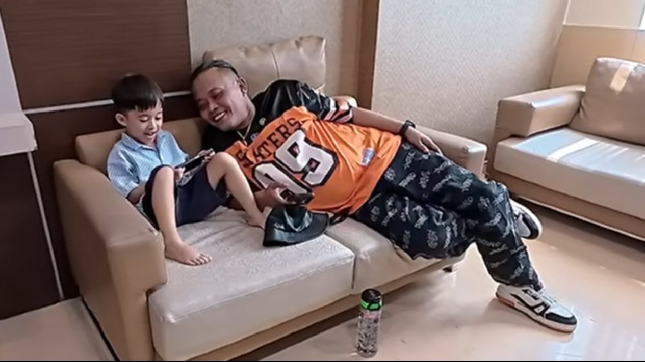 Sule Jenguk Adzam di Rumah Sakit, Nathalie Tetap Kompak