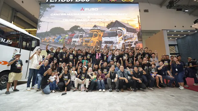 Canter Mania Meriahkan Booth Fuso, Extra-Long Bus Jadi Sorotan