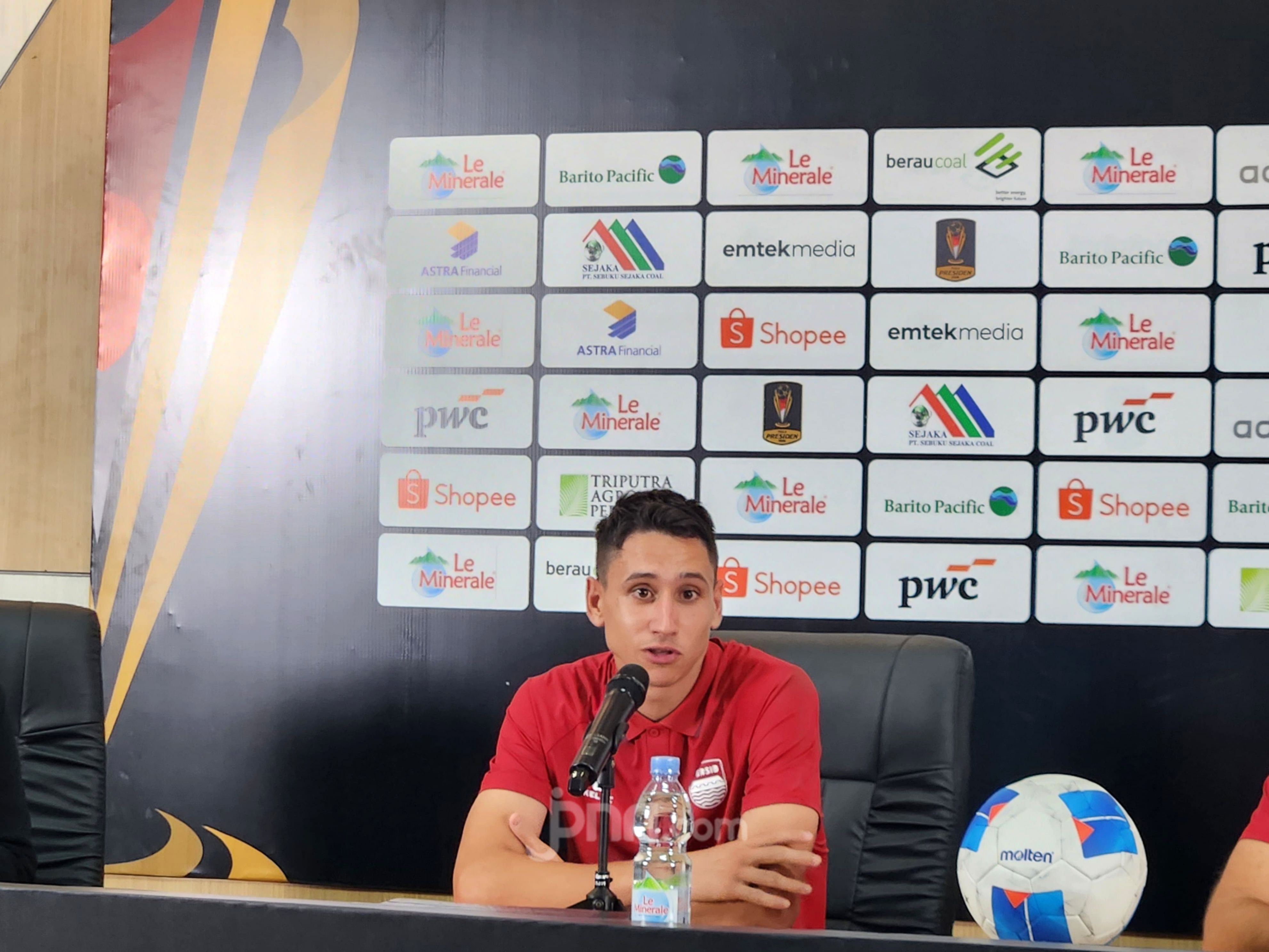 Persib Sapu Bersih Fase Grup, Luka Menalo Akui Laga Berat